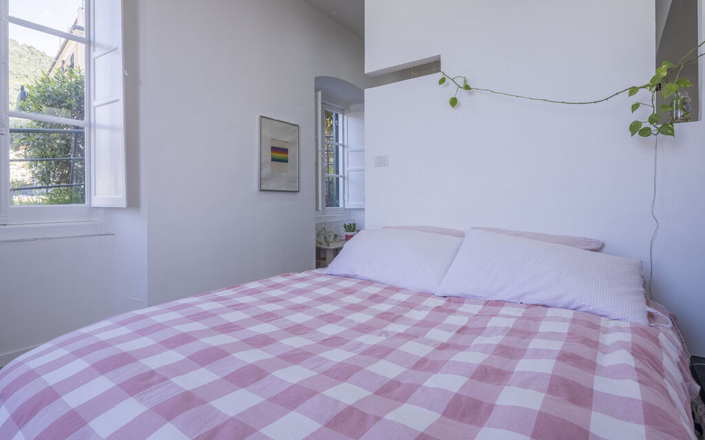 Central Cozy Nest With Parking, Bogliasco: Autunno, Camera da letto, Estate, Primavera