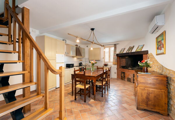 Villa Il Goro: Dining Room, Kitchen