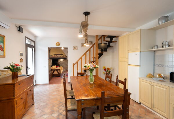 Villa Il Goro: Dining Room, Kitchen