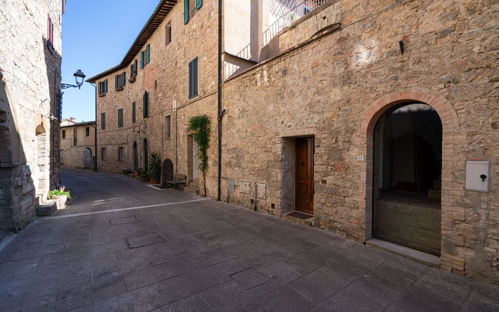 Mensano Old Town Apartment: Autumn, Building Exterior, Spring, Summer
