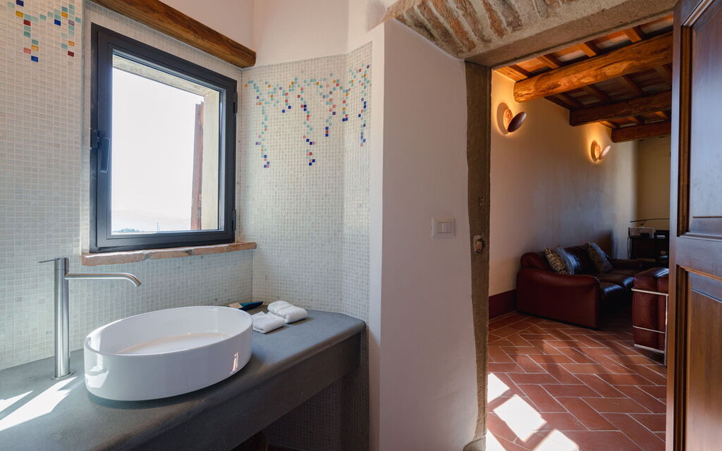 Mensano Old Town Apartment: Autumn, Bathroom, Spring, Summer