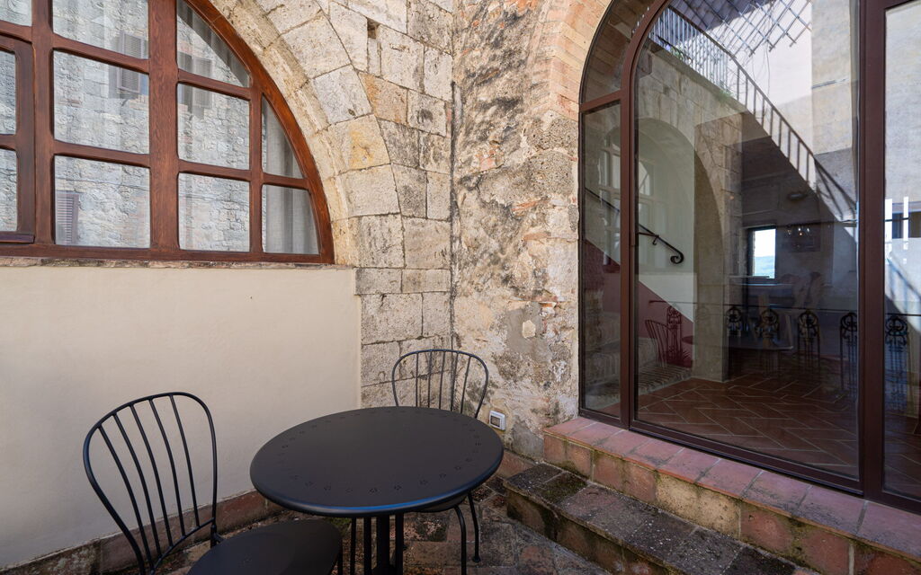 Mensano Old Town Apartment: Autumn, Spring, Summer