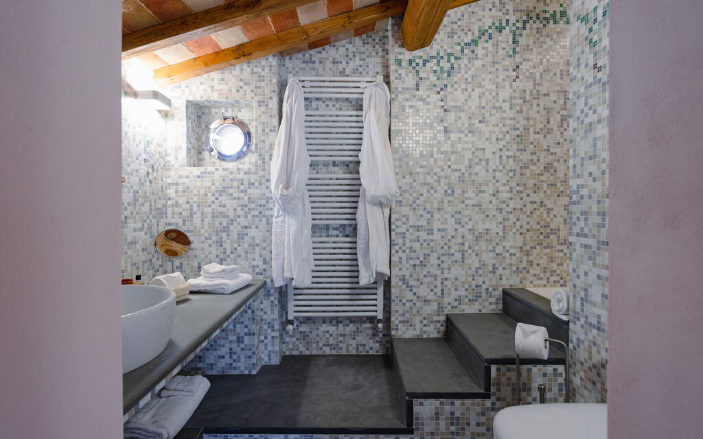 Mensano Old Town Apartment: Autumn, Spring, Summer