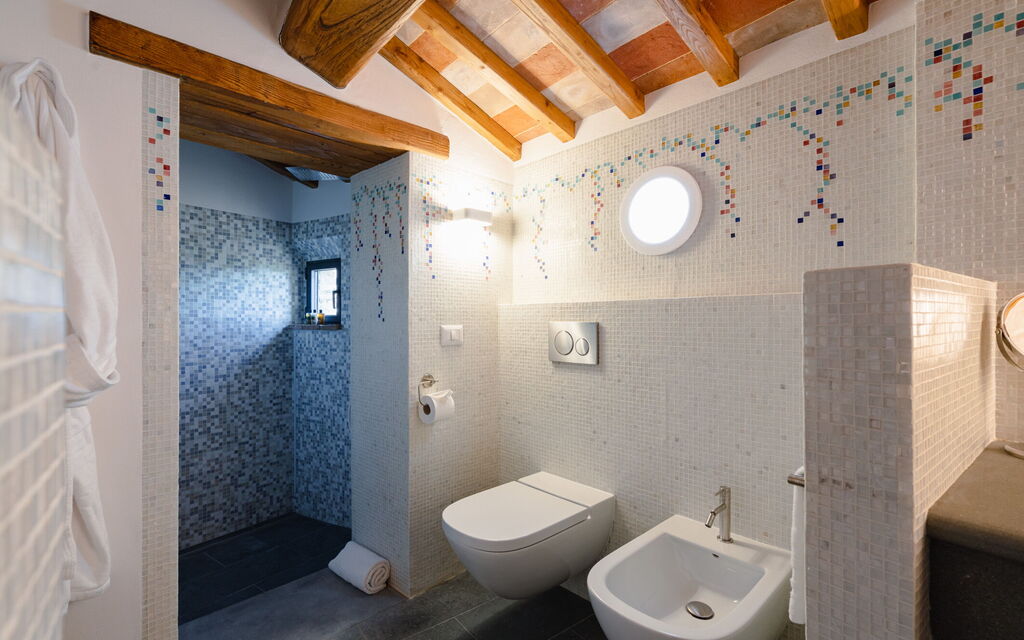 Mensano Old Town Apartment: Autumn, Bathroom, Spring, Summer