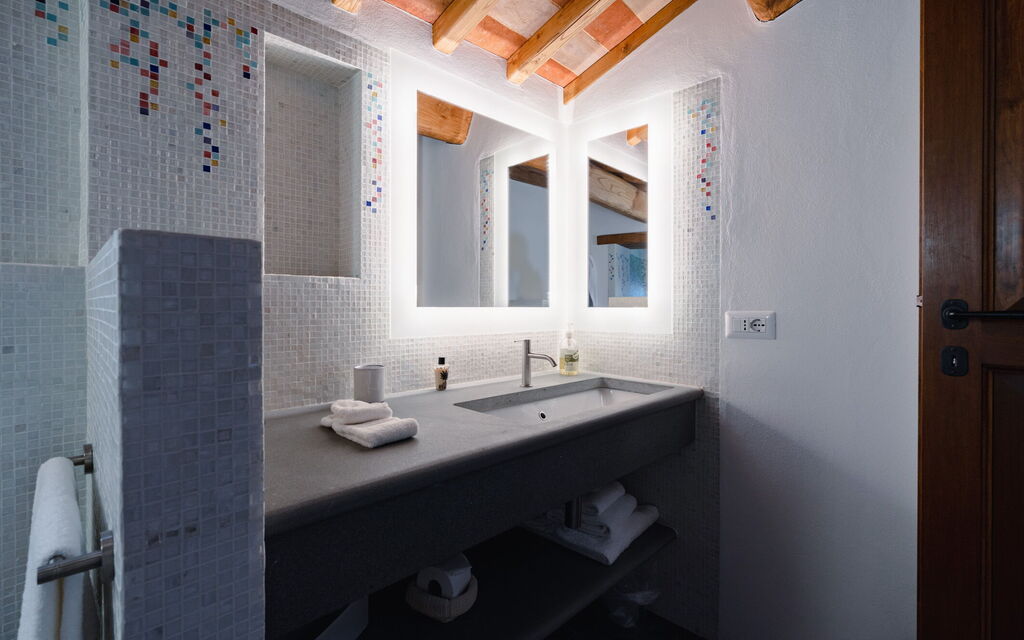 Mensano Old Town Apartment: Autumn, Bathroom, Spring, Summer