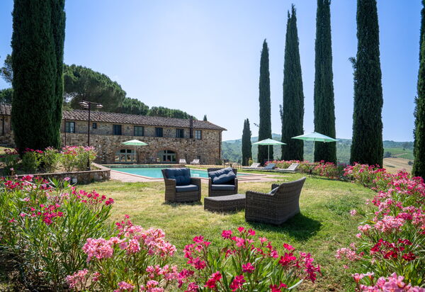 Relais Badia a Passignano: Autunno, Estate, Piscina, Primavera