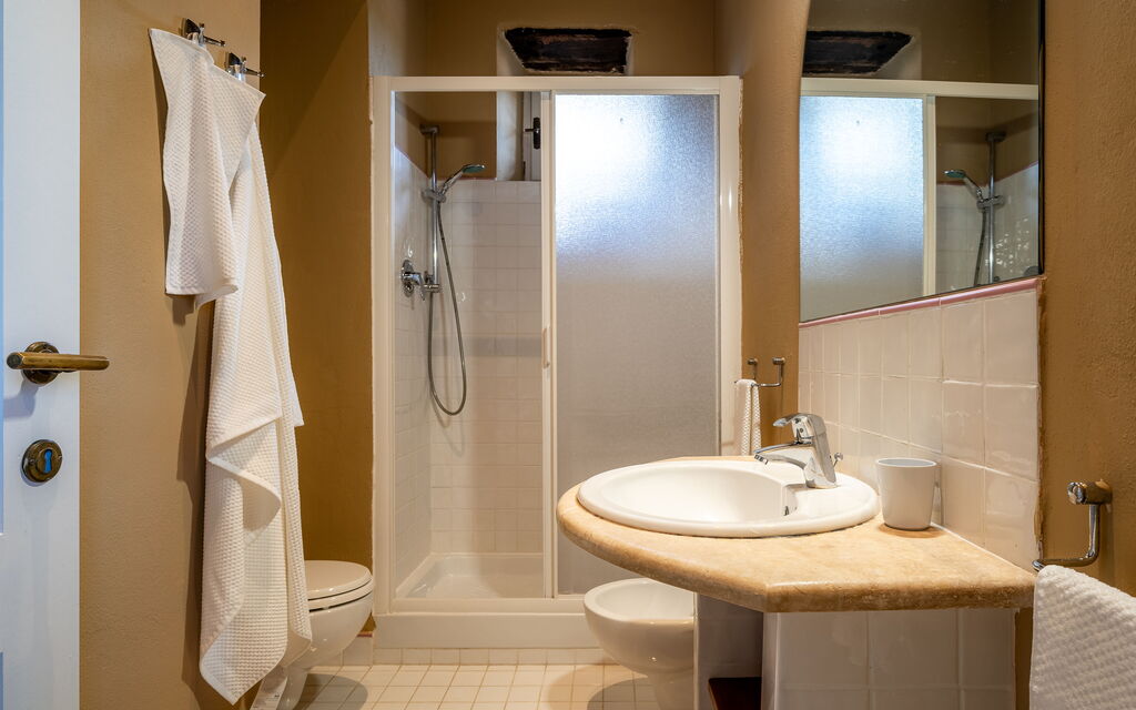 Relais Badia a Passignano - : Autumn, Bathroom, Spring, Summer