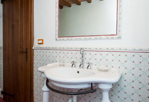 Podere Calderuccio La Pineta: Autumn, Bathroom, Spring, Summer