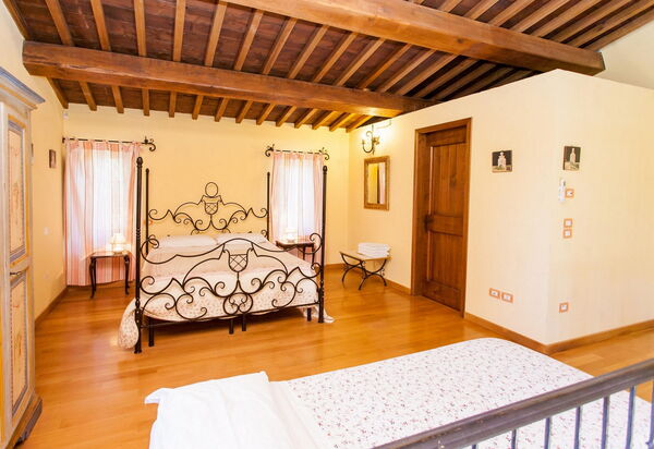 Podere Calderuccio La Pineta: Autumn, Bedroom, Spring, Summer