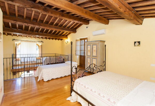 Podere Calderuccio La Pineta: Autumn, Bedroom, Spring, Summer