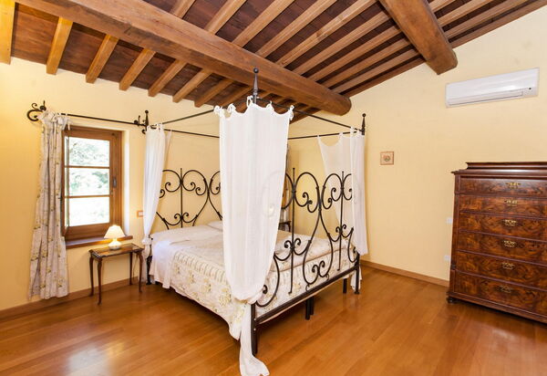 Podere Calderuccio La Pineta: Autumn, Bedroom, Spring, Summer