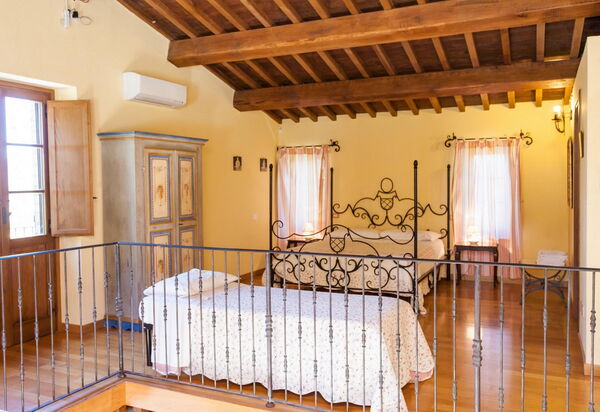 Podere Calderuccio La Pineta: Autumn, Bedroom, Spring, Summer