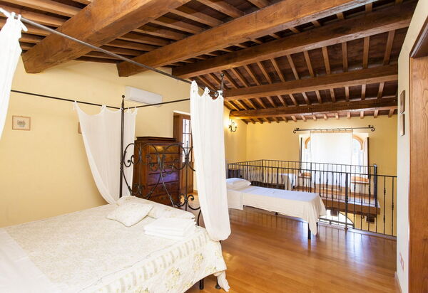 Podere Calderuccio La Pineta: Autumn, Bedroom, Spring, Summer