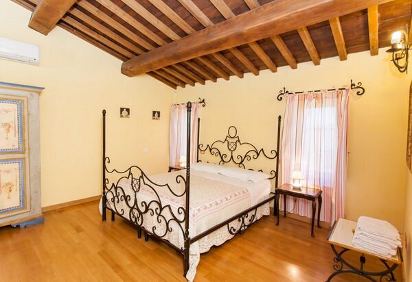 Podere Calderuccio La Pineta: Autumn, Bedroom, Spring, Summer
