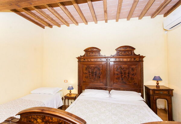 Podere Calderuccio La Pineta: Autumn, Bedroom, Spring, Summer