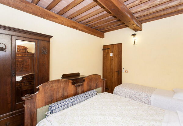 Podere Calderuccio La Pineta: Autumn, Bedroom, Spring, Summer