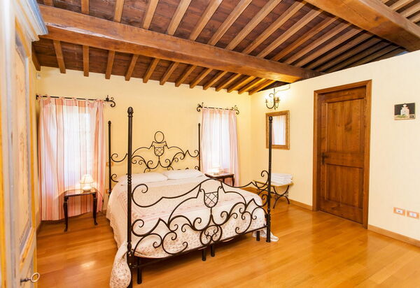 Podere Calderuccio La Pineta: Autumn, Bedroom, Spring, Summer