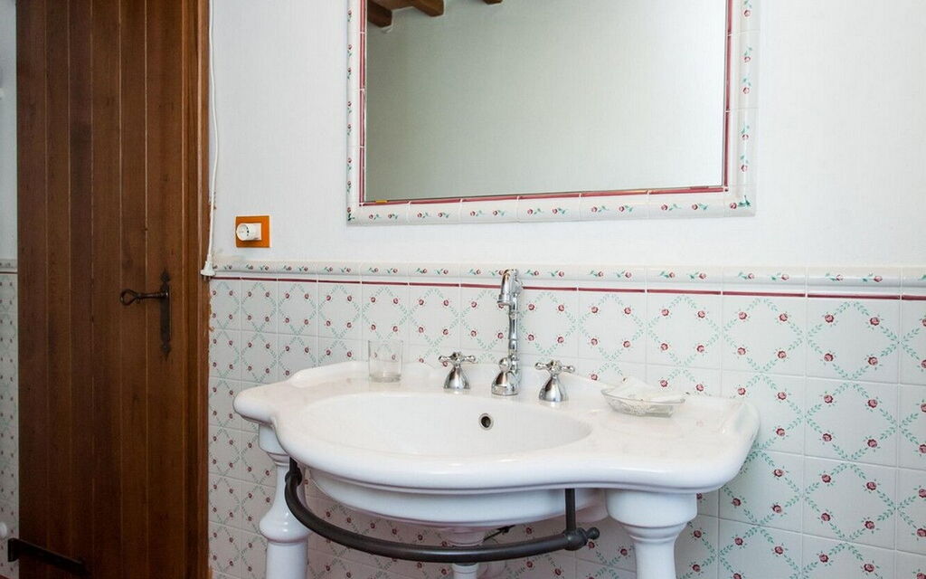 Podere Calderuccio La Pineta: Autumn, Bathroom, Spring, Summer