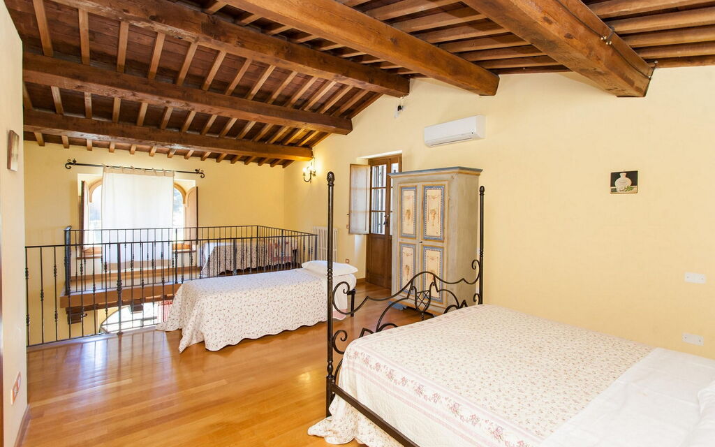 Podere Calderuccio La Pineta: Autumn, Bedroom, Spring, Summer