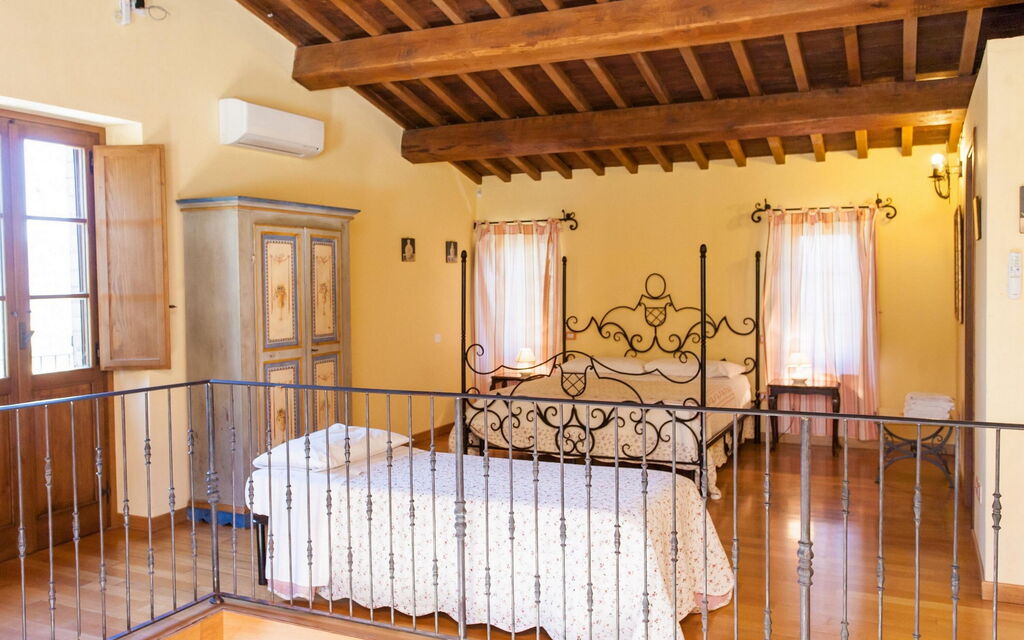 Podere Calderuccio La Pineta: Autumn, Bedroom, Spring, Summer