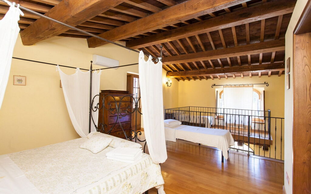 Podere Calderuccio La Pineta: Autumn, Bedroom, Spring, Summer