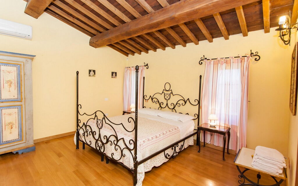 Podere Calderuccio La Pineta: Autumn, Bedroom, Spring, Summer