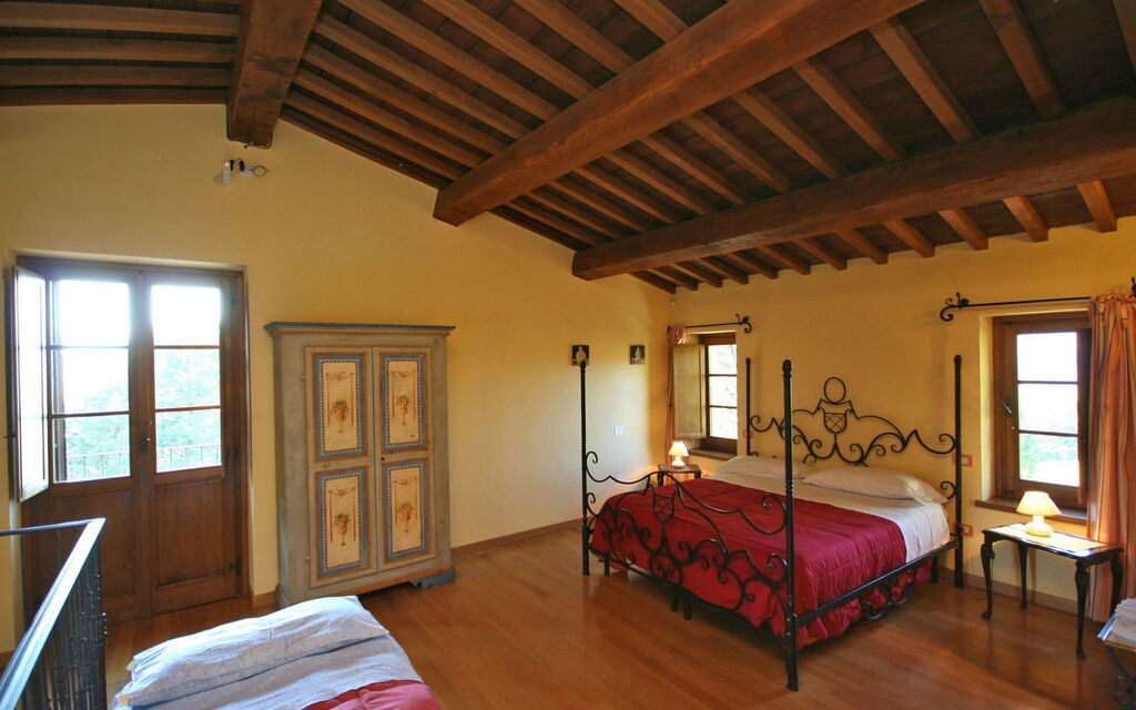 Podere Calderuccio La Pineta: Autumn, Bedroom, Spring, Summer