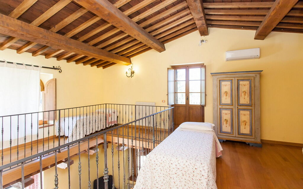 Podere Calderuccio La Pineta: Autumn, Bedroom, Spring, Summer