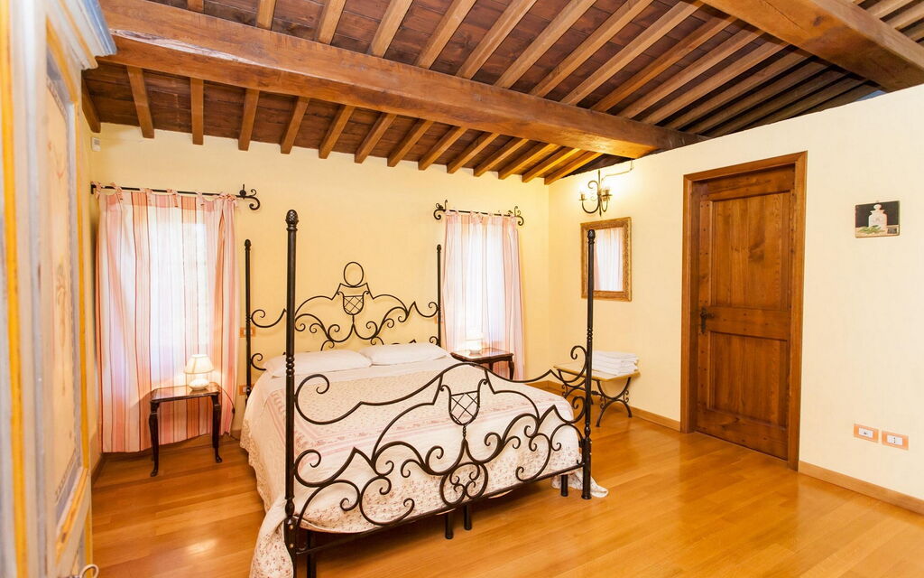 Podere Calderuccio La Pineta: Autumn, Bedroom, Spring, Summer