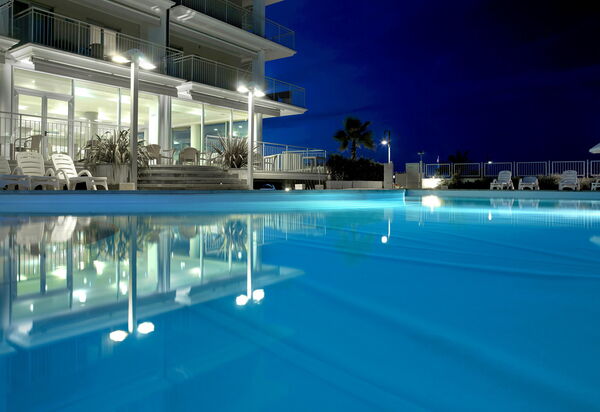 Residence Roseto, Pool, Seaview, Abruzzo: Autunno, Estate, Piscina, Primavera