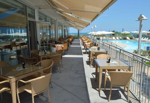 Residence Roseto, Pool, Seaview, Abruzzo: Autunno, Estate, Piscina, Primavera