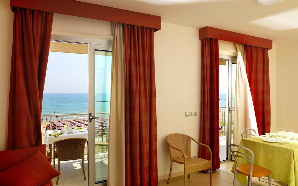 Residence Roseto, Pool, Seaview, Abruzzo: Autunno, Cucina, Estate, Primavera, Sala da pranzo, Soggiorno