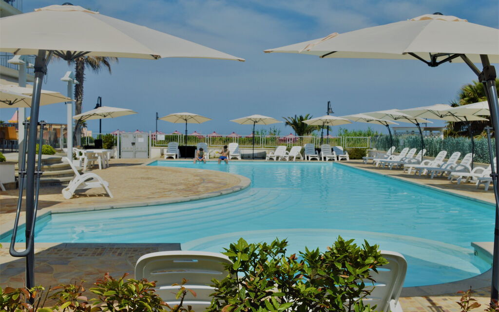 Residence Roseto, Pool, Seaview, Abruzzo: Autunno, Estate, Piscina, Primavera