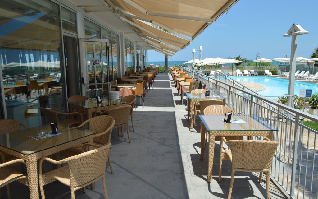 Residence Roseto, Pool, Seaview, Abruzzo: Autunno, Estate, Piscina, Primavera