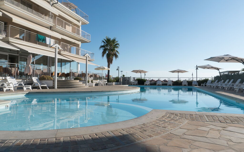 Residence Roseto, Pool, Seaview, Abruzzo: Autunno, Estate, Piscina, Primavera