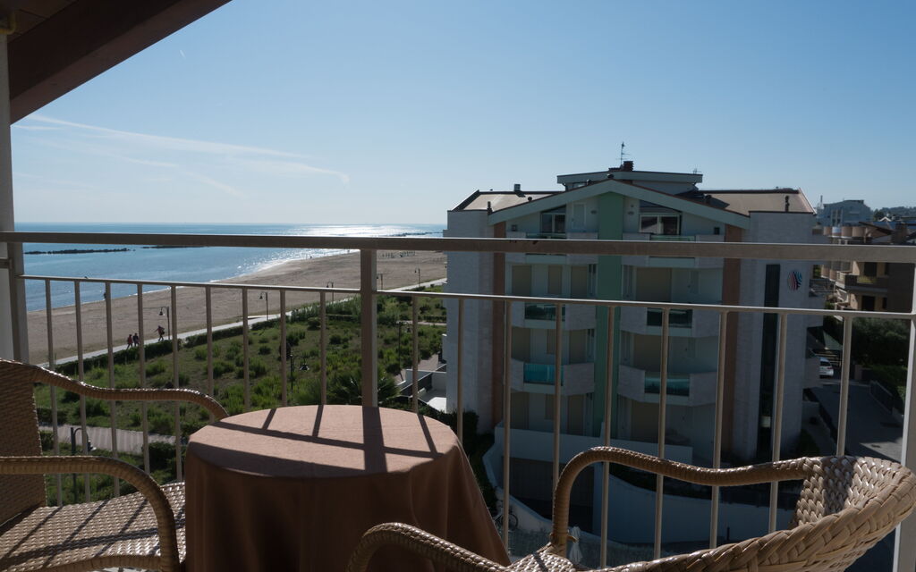 Residence Roseto, Pool, Seaview, Abruzzo: Autunno, Balcone / Terrazza / Patio, Estate, Primavera