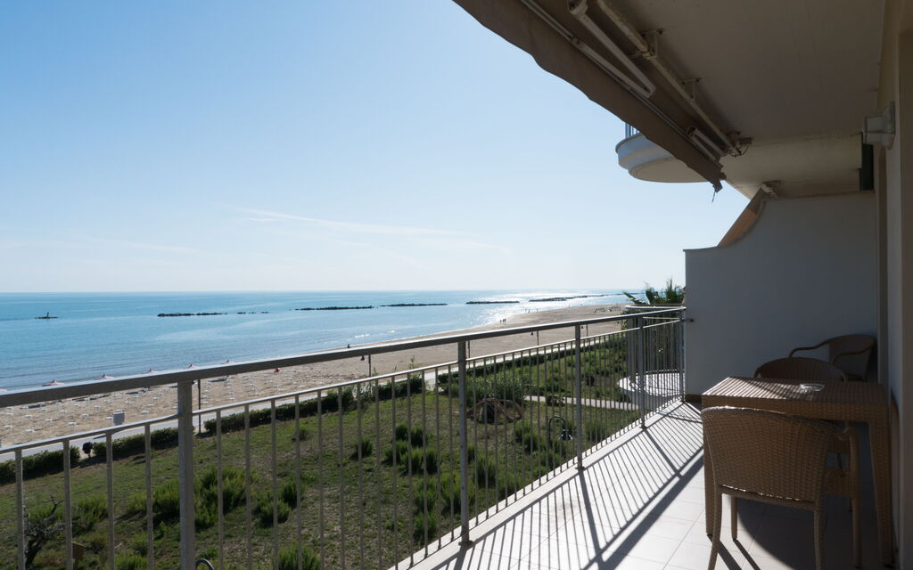 Residence Roseto, Pool, Seaview, Abruzzo: Autunno, Balcone / Terrazza / Patio, Estate, Primavera
