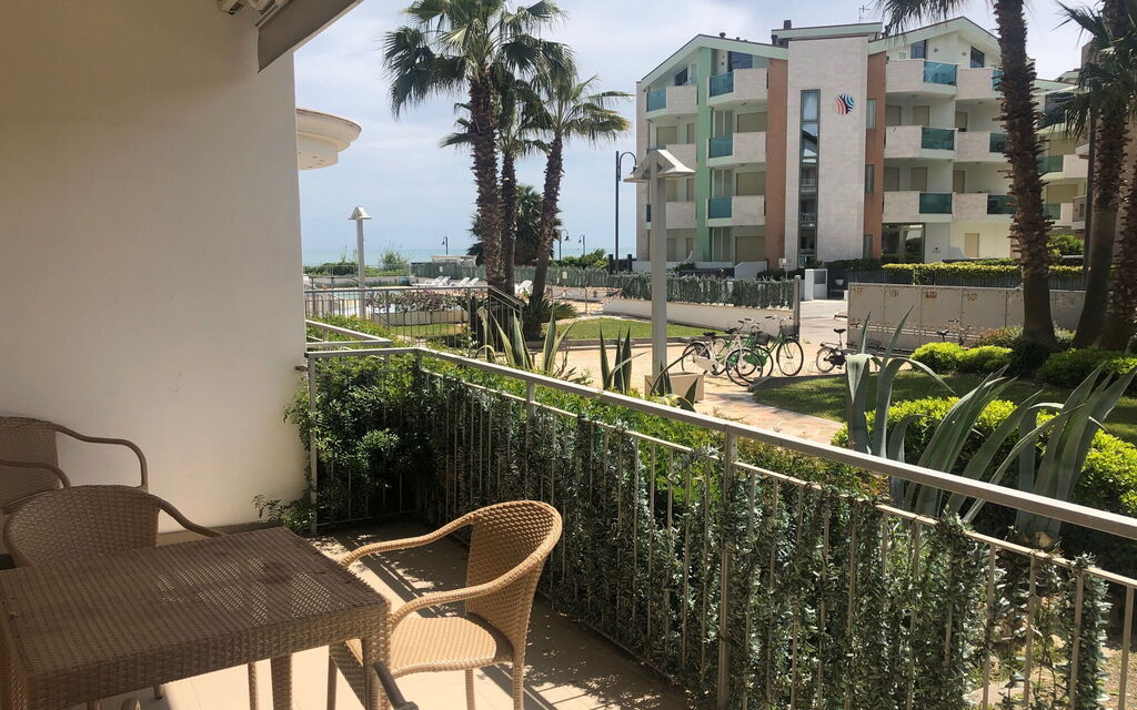 Residence Roseto, Pool, Seaview, Abruzzo: Autunno, Balcone / Terrazza / Patio, Estate, Primavera