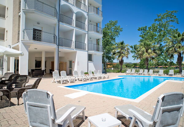 Tortoreto Apartment Close To The Sea, Ac,wi -fi: Autunno, Entrata Principale, Estate, Esterni, Piscina, Primavera