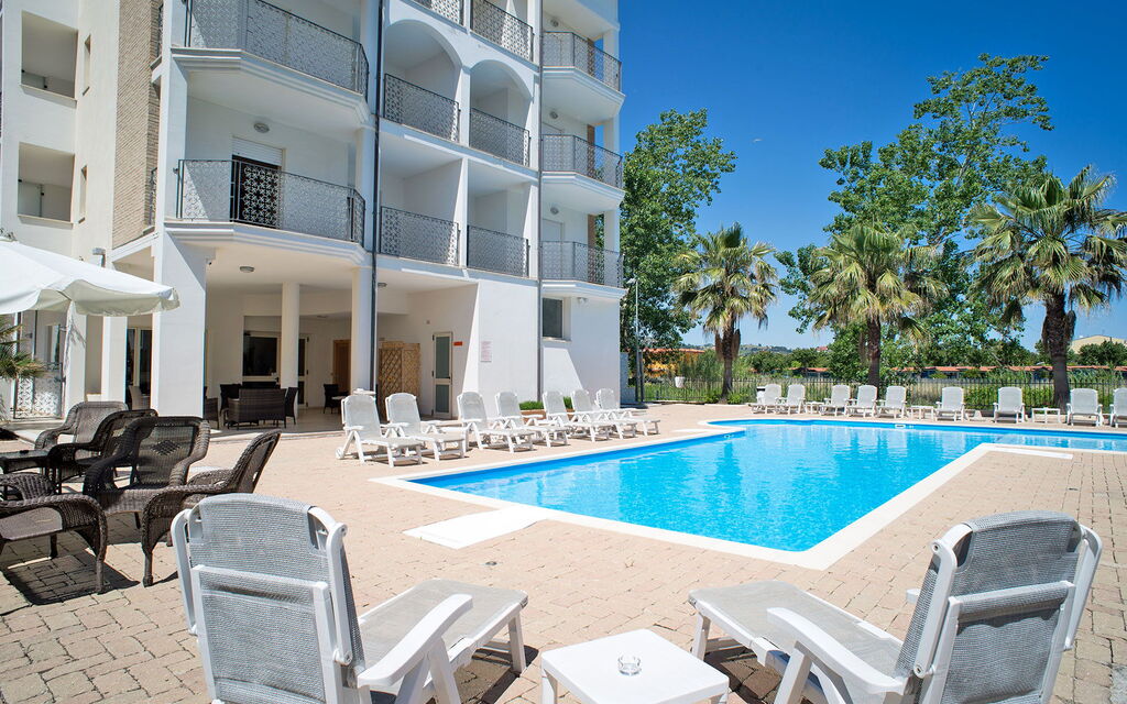 Tortoreto Apartment Close To The Sea, Ac,wi -fi: Autunno, Entrata Principale, Estate, Esterni, Piscina, Primavera