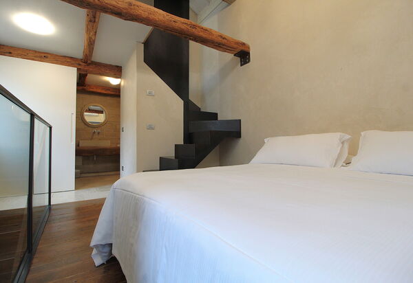 Design Loft, Romantic Retreat, Feltre: Autumn, Bedroom, Spring, Summer