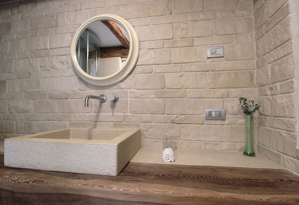 Design Loft, Romantic Retreat, Feltre: Autumn, Bathroom, Spring, Summer