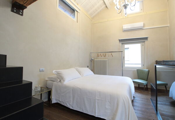 Design Loft, Romantic Retreat, Feltre: Autumn, Bedroom, Spring, Summer