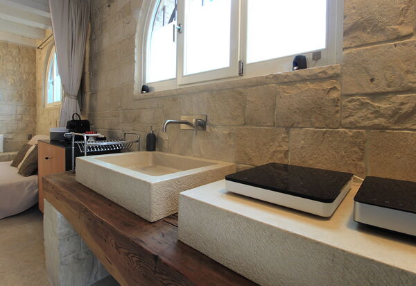 Design Loft, Romantic Retreat, Feltre: Autumn, Kitchen, Spring, Summer