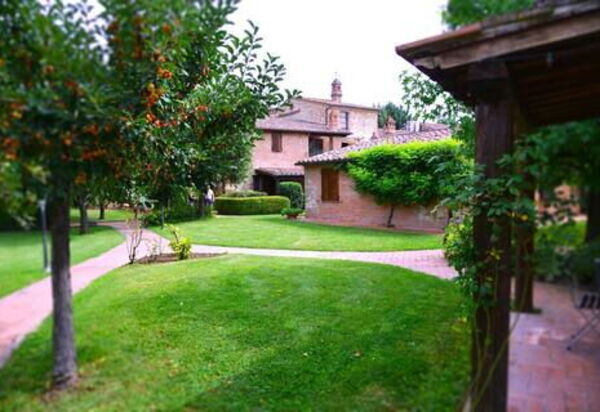 Oasi Della Pergola: Autunno, Estate, Giardino, Primavera