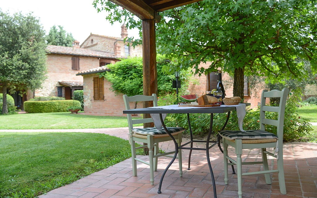 Oasi Della Pergola: Autumn, Garden, Spring, Summer