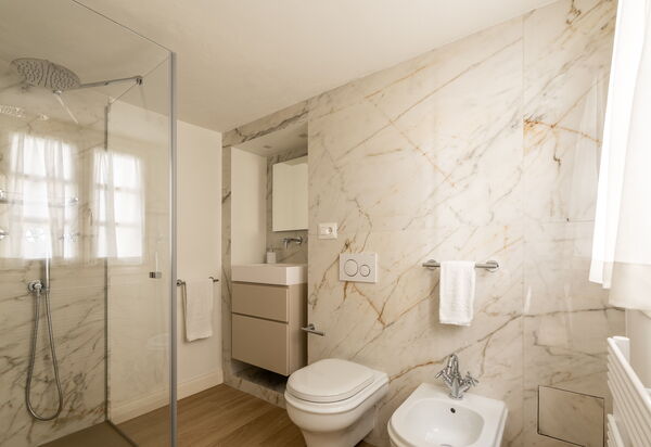 Deservi Charming Apartments: Autumn, Bathroom, Spring, Summer, Winter
