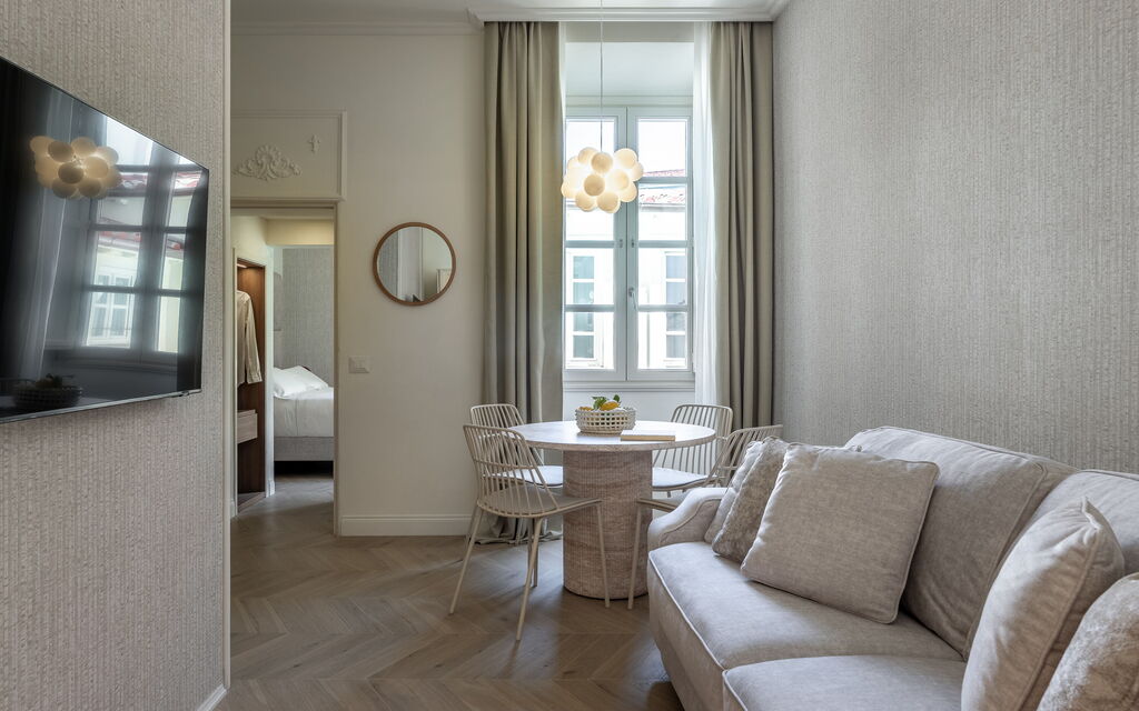 Deservi Charming Apartments - : Autumn, Kitchen, Living Room, Spring, Summer, Winter