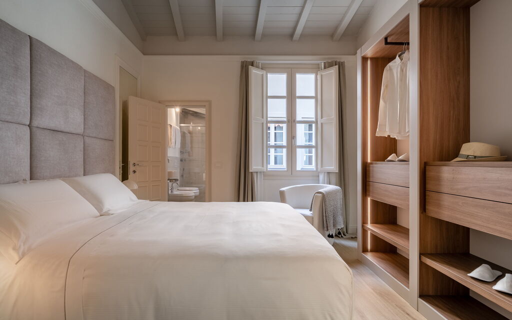 Deservi Charming Apartments - : Autumn, Bedroom, Spring, Summer, Winter