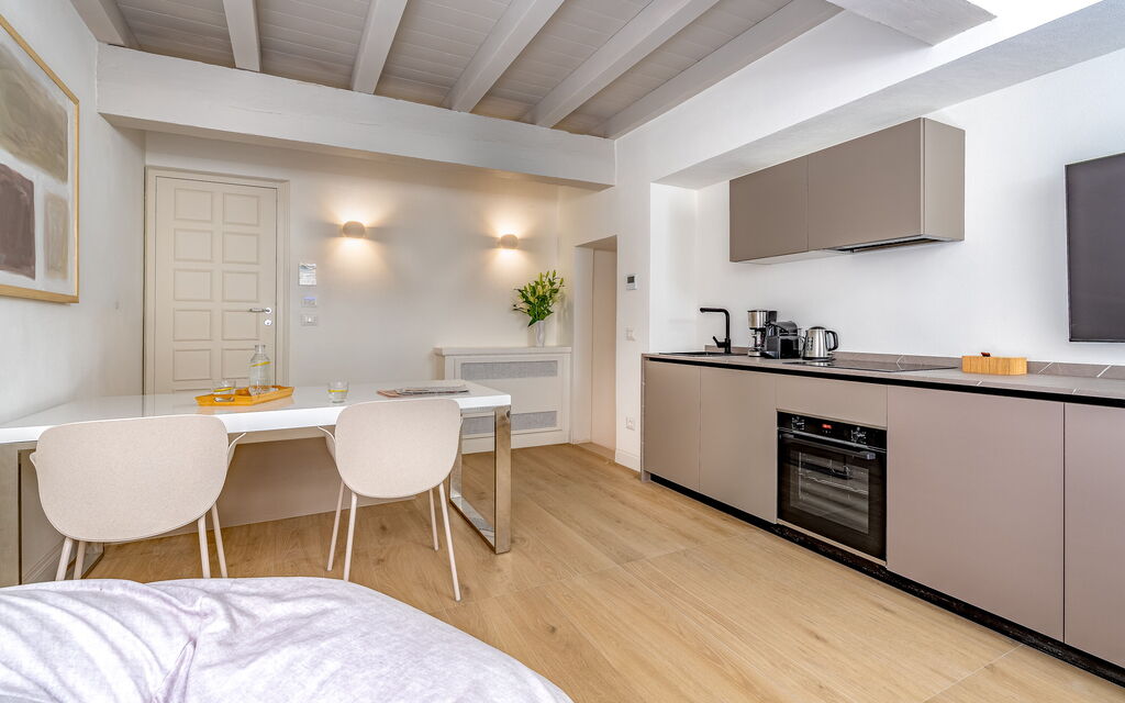 Deservi Charming Apartments - : Autumn, Kitchen, Living Room, Spring, Summer, Winter